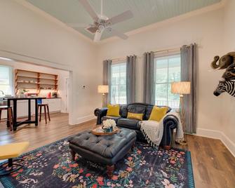 Restored Home Near Downtown Thomasville - Thomasville - Huiskamer
