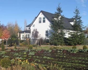 Carriage Loft - HOT Large Spa, Full Kitchen, Pool, private unit. - Auburn - Budova