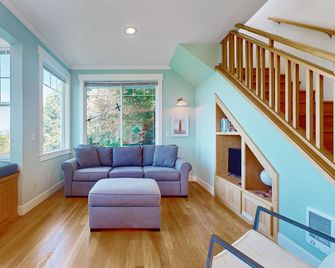 Relaxing Ocean-View Retreat on the Sunny Side of Whidbey Island - Coupeville - Obývací pokoj