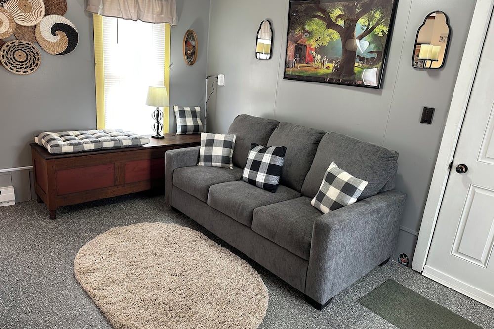 Spacious 5-bedroom house with WiFi, AC in lovely Selinsgrove