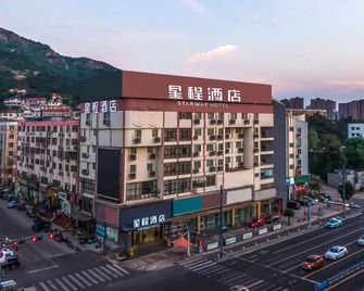 Starway Hotel Lianyungang Seaside Jiaruibao Plaza - Lianyungang - Byggnad