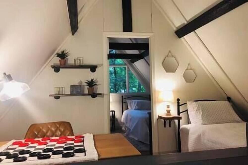 Newly Renovated A-Frame 5 Min Walk to Ma - Highlands - Schlafzimmer