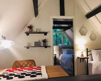 Newly Renovated A-Frame 5 Min Walk to Ma - Highlands - Schlafzimmer