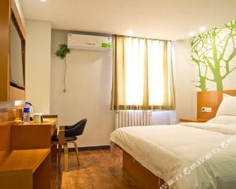 Qingpi Tree Hotel (Langfang Pipeline Bureau Hospital) - Langfang - Bedroom