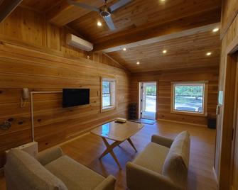 Karuizawa Sunny Village - Каруїдзава - Вітальня