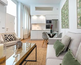Beautiful and cozy apartment in the city center. Recaredo III - Seville - Living room
