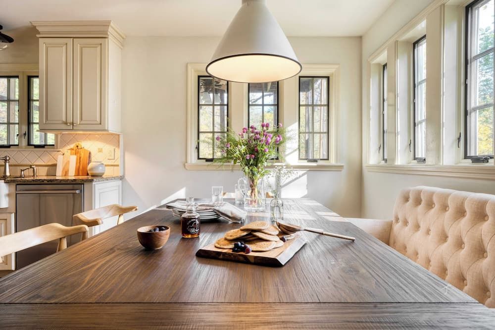 كورتلاند باي أفانتستاي تشارمينج هيريتيدج إيستايت دبي/و بريفيت ليك آند بول - ساوجرتيس - غرفة طعام