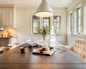 Cortland by Avantstay Charming Heritage Estate w/ Private Lake & Pool - Saugerties - Dining room