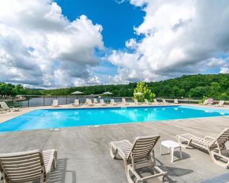 Bear Cabin Getaway - Reeds Spring - Alberca