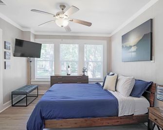 Buschman Station - Cottage near Downtown Hattiesburg - Hattiesburg - Bedroom