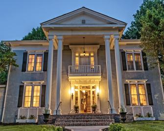 Silver Heart Inn And Cottages - Independence - Building