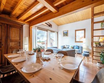 Apartment 'La Maison D'Anthelmette' with Mountain View, Balcony and Wi-Fi - Valloire - Phòng ăn