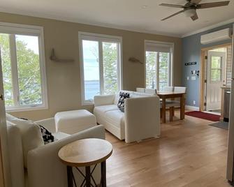 Magical Modern Beach House on Bras D'or Lakes/Surround Deck/Newly Built - Dalem Lake - Living room