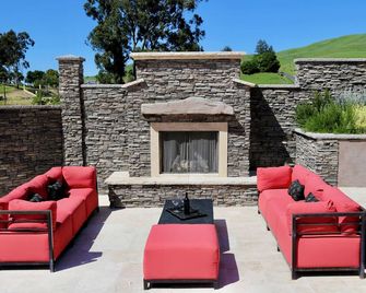 Hilltop Haven in secluded Valley - easy access to 680. - Sunol - Patio