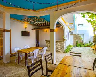 Select Village Maafushi - Maafushi - Dining room