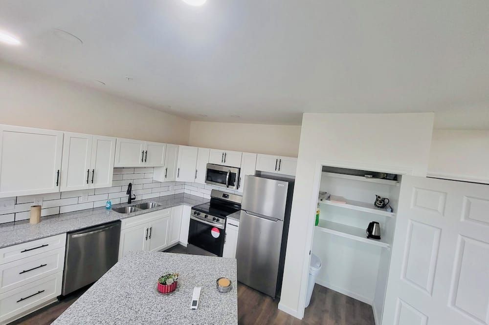 Renovated Windber Apt 3-3: Granite Kitchen & Laurel Highlands Gateway