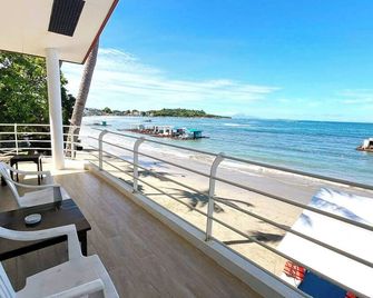 The Coral Beach Club - Binubusan - Balcó