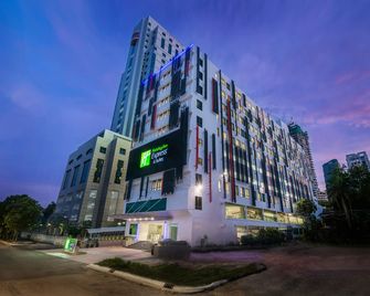 Holiday Inn Express & Suites Johor Bahru By IHG - Johor Bahru - Gebäude