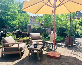 Landhotel Sonnenhof - Siebeldingen - Patio