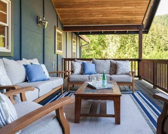 Riverfront Sauna, Hot Tub, Arcade Game Room, Pets - Brightwood - Balcón