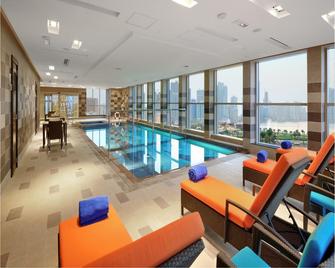 Al Majaz Premiere Hotel Apartments - Sharjah - Piscina