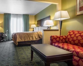 Quality Inn and Suites Bloomington I-55 and I-74 - Bloomington - Makuuhuone