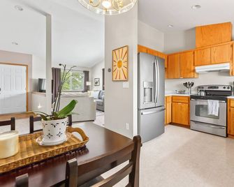 Cozy 2br /2ba Near Wsu - King Bed, Patio & Games - Pullman - Cucina