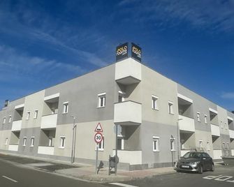 Polorooms - Zaratán - Budynek