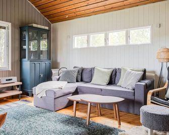 Remote Lakeview Cabin Escape - Överkalix - Sala de estar