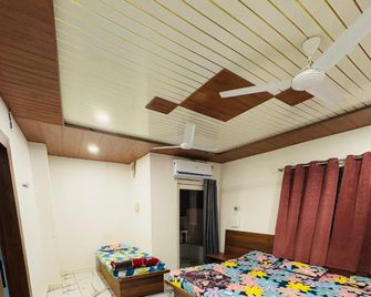 Hotel Shree Sidhi Vinayak - Ujjain - Camera da letto