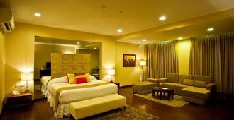 People's Hotel - Iloilo City - Bedroom