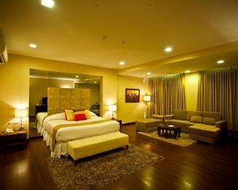 People's Hotel - Iloilo City - Schlafzimmer
