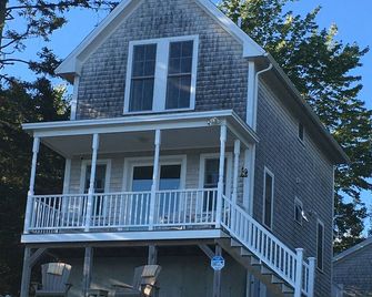 Sea Spray - Modern Oceanfront Cottage with Views of Cadillac Mountain & Acadia - Hancock - Building