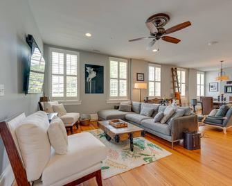 Downtown Winston-Salem Condo w/ Private Library! - Winston-Salem - Living room