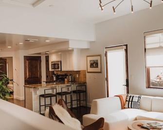 Downtown Paso Robles Getaway - Paso Robles