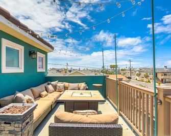 Amazing Beach House! Great Roof Deck. 1 block from beach-A/C-Garage Parking - Newport Beach - Balcon