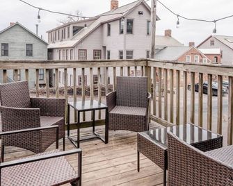 Downtown Lakefront Hideaway - Burlington - Balcony