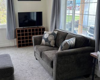 Cozy 1-bedroom apartment-Near Lava Hot Springs- Bullseye Inn unit 2 - Soda Springs - Sala de estar