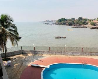 Hotel Restaurant Oceano - Conakry - Zwembad