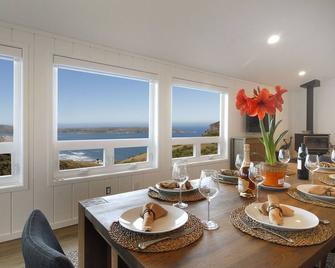 Contemporary Home overlooking the Pacific Ocean - Dillon Beach - Dining room