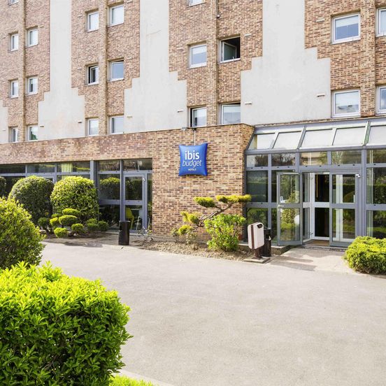 ibis budget Fresnes image 1
