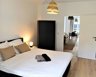 بالاس أبارتمنتس 2 بد رومز أنتويرب - انتورب - غرفة نوم