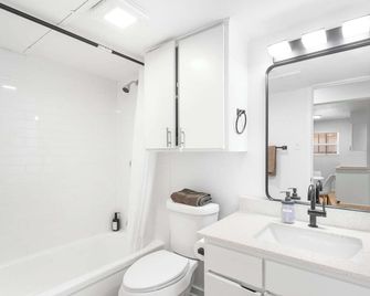 Central 2BR king suite close to UT, Moody Center - Austin