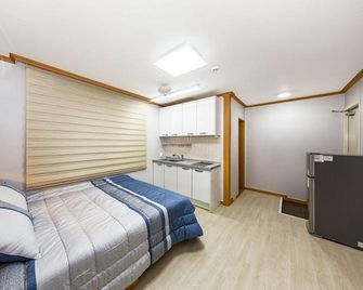 Boryeong (Daecheon) Blue Beach Pension - Boryeong - Bedroom