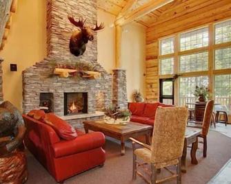 Whitefish Lodge and Suites - Crosslake - Lobby