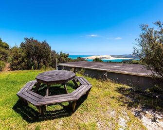 Secluded Haven with Stunning Hokianga Harbour Views - 오마페레 - 파티오