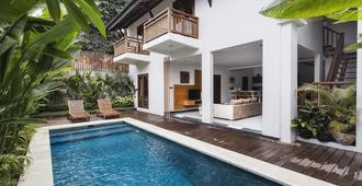 Delu Villas & Suite - North Kuta - Pool