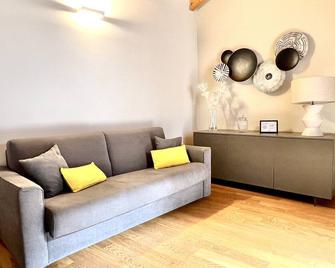 HowCasa Cosy and lovely apartament Cavour - Asti - Salon