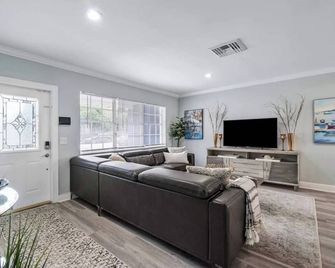 3br Heated Pool Home W Bbq - 5min Downtown - West Palm Beach - Sala de estar