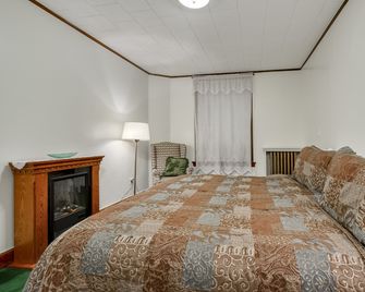Ryan Hotel - Wallace - Bedroom